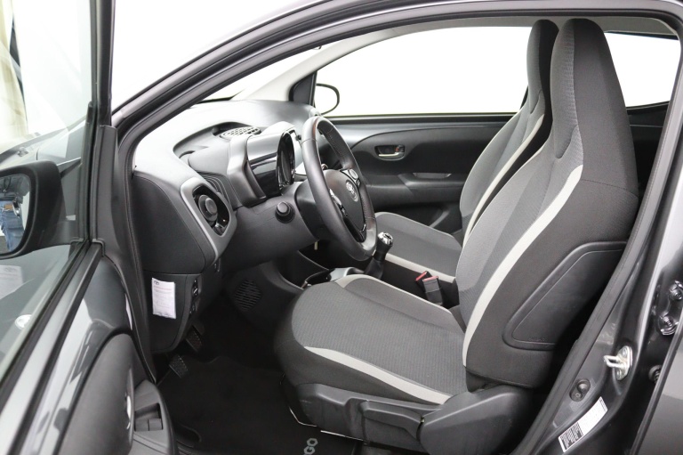 Toyota Aygo - 1.0 VVT-i x-play 19