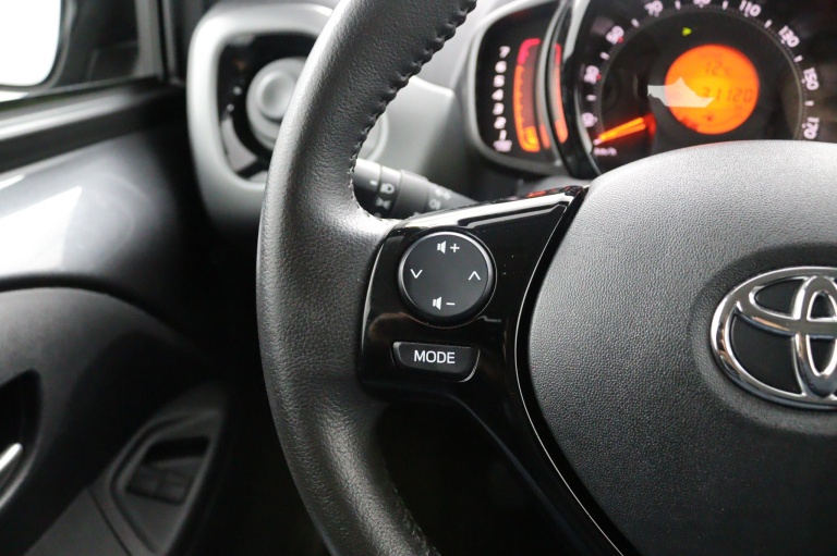 Toyota Aygo - 1.0 VVT-i x-play 21