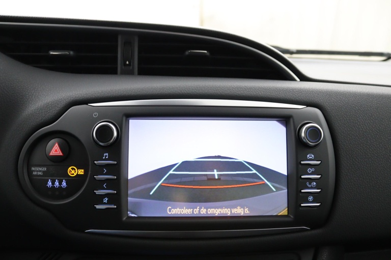 Toyota Yaris - 1.5 Hybrid Design Red 14