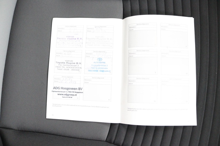 Toyota Yaris - 1.5 Hybrid Design Red 27