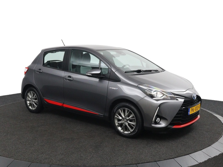 Toyota Yaris - 1.5 Hybrid Design Red 3