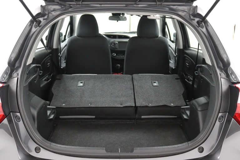 Toyota Yaris - 1.5 Hybrid Design Red 30