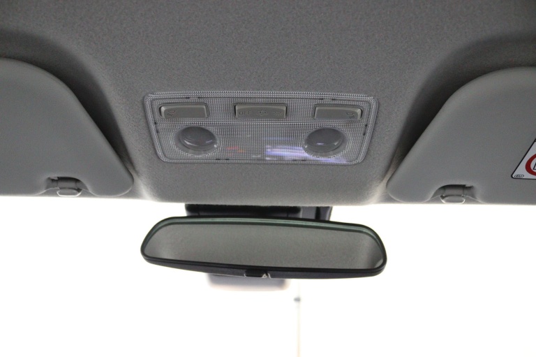 Toyota Yaris - 1.5 Hybrid Design Red 33