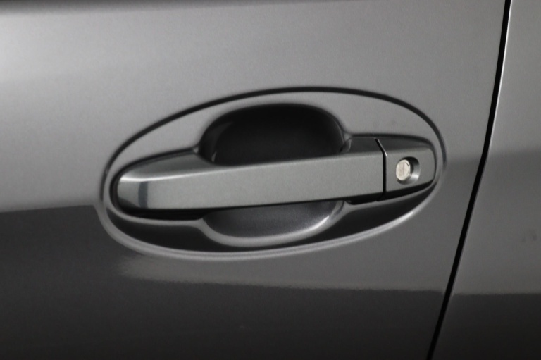 Toyota Yaris - 1.5 Hybrid Design Red 36