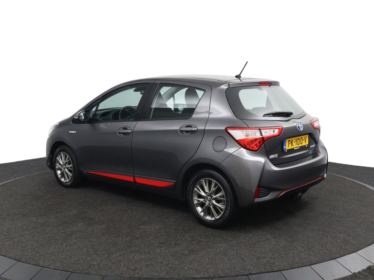 Toyota Yaris - 1.5 Hybrid Design Red 4
