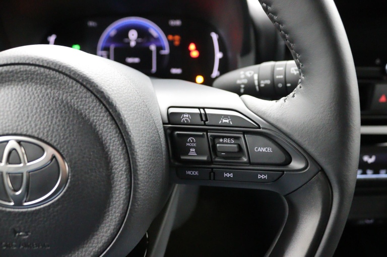 Toyota Yaris Cross - 1.5 Hybrid 115 Dynamic 17