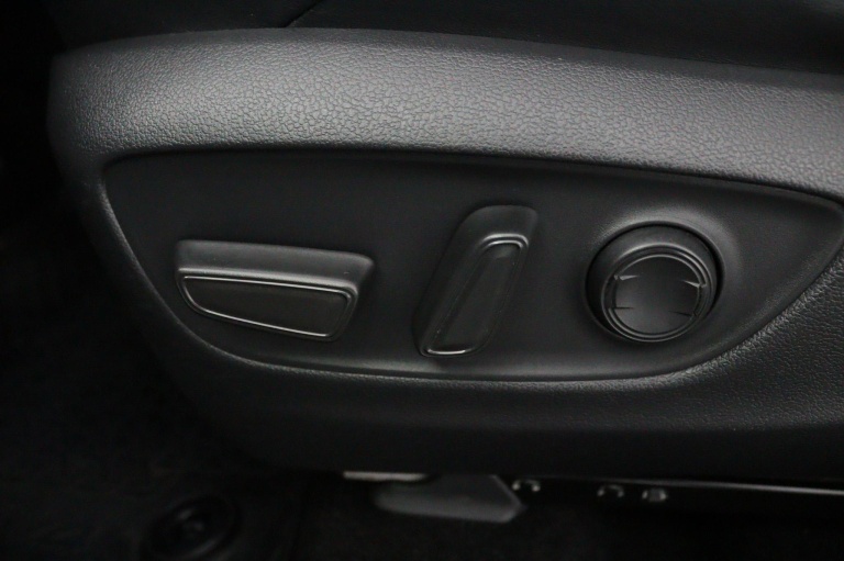 Toyota RAV4 - 2.5 Hybrid Business Intro 10