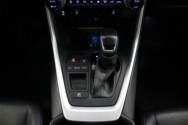 Toyota RAV4 - 2.5 Hybrid Business Intro 24