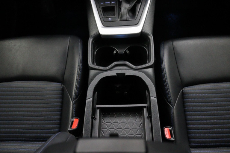 Toyota RAV4 - 2.5 Hybrid Business Intro 25