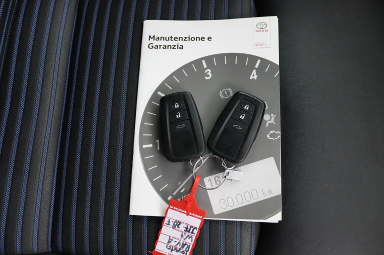 Toyota RAV4 - 2.5 Hybrid Business Intro 27