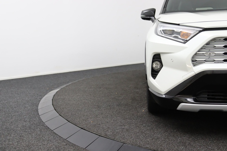 Toyota RAV4 - 2.5 Hybrid Business Intro 36
