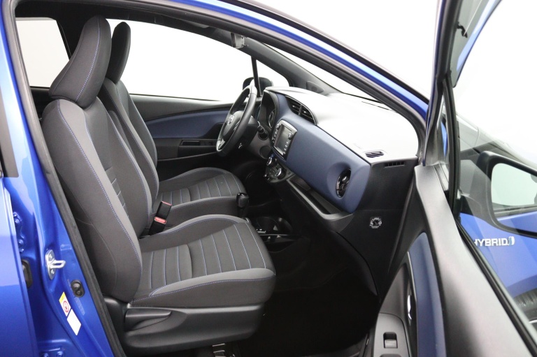 Toyota Yaris - 1.5 Hybrid Bi-Tone 10