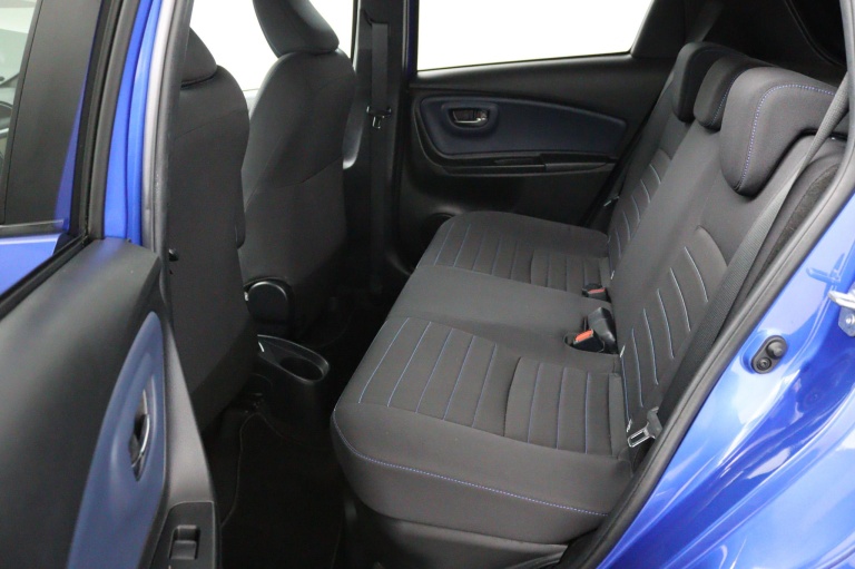 Toyota Yaris - 1.5 Hybrid Bi-Tone 12