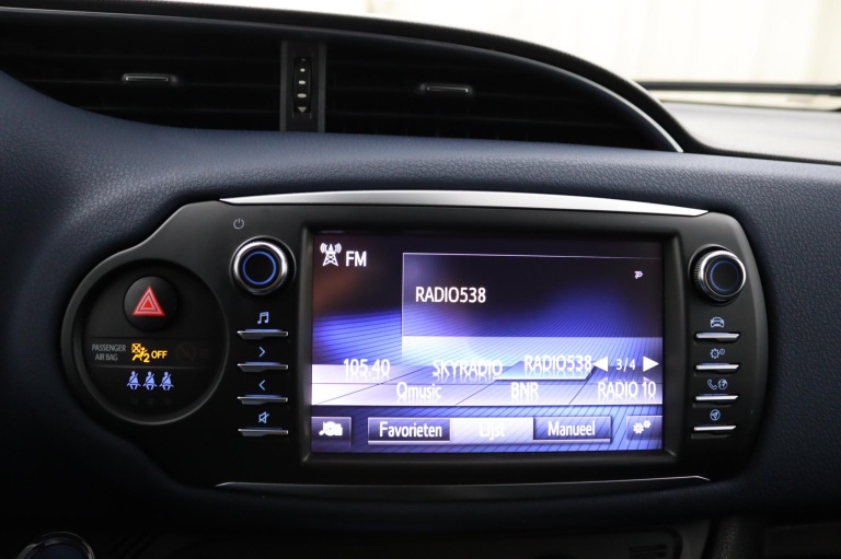 Toyota Yaris - 1.5 Hybrid Bi-Tone 13