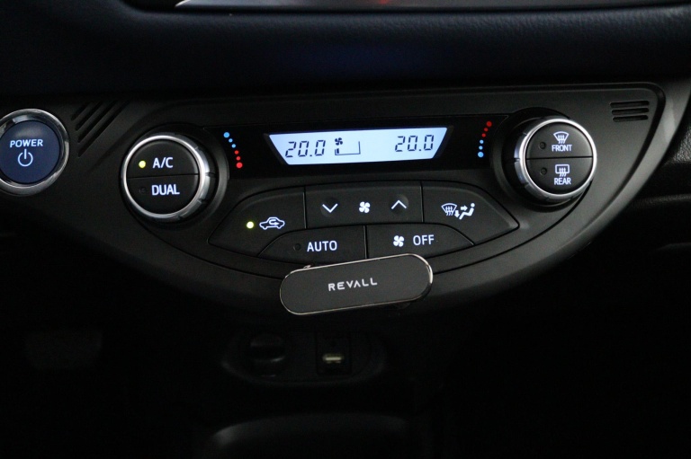 Toyota Yaris - 1.5 Hybrid Bi-Tone 16