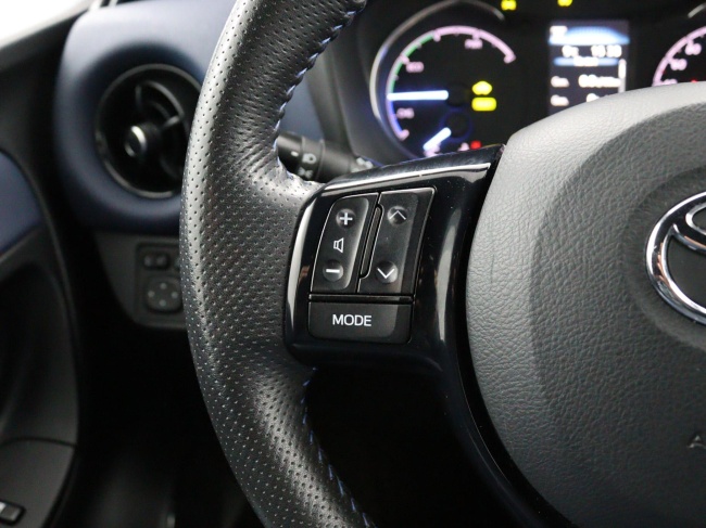 Toyota Yaris - 1.5 Hybrid Bi-Tone