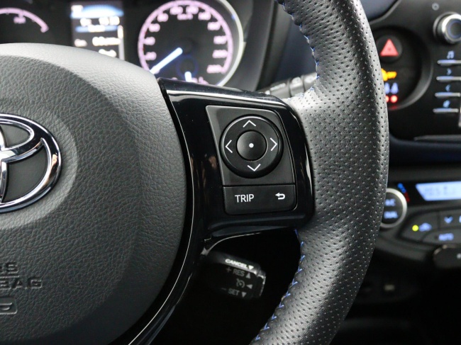 Toyota Yaris - 1.5 Hybrid Bi-Tone