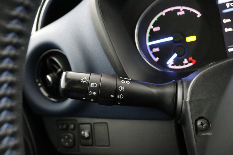 Toyota Yaris - 1.5 Hybrid Bi-Tone 21