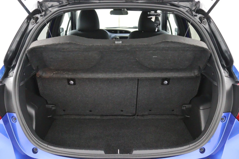 Toyota Yaris - 1.5 Hybrid Bi-Tone 27