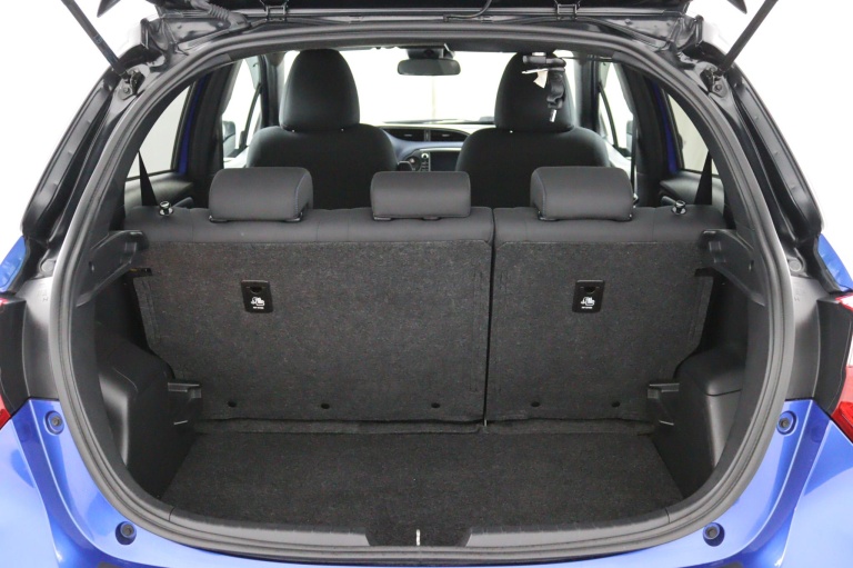 Toyota Yaris - 1.5 Hybrid Bi-Tone 28