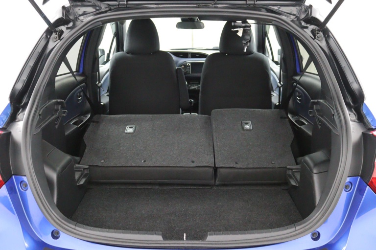 Toyota Yaris - 1.5 Hybrid Bi-Tone 29