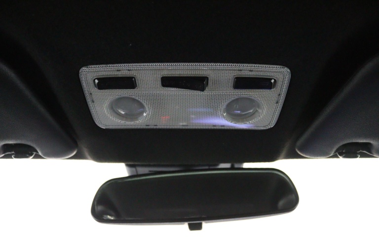 Toyota Yaris - 1.5 Hybrid Bi-Tone 32