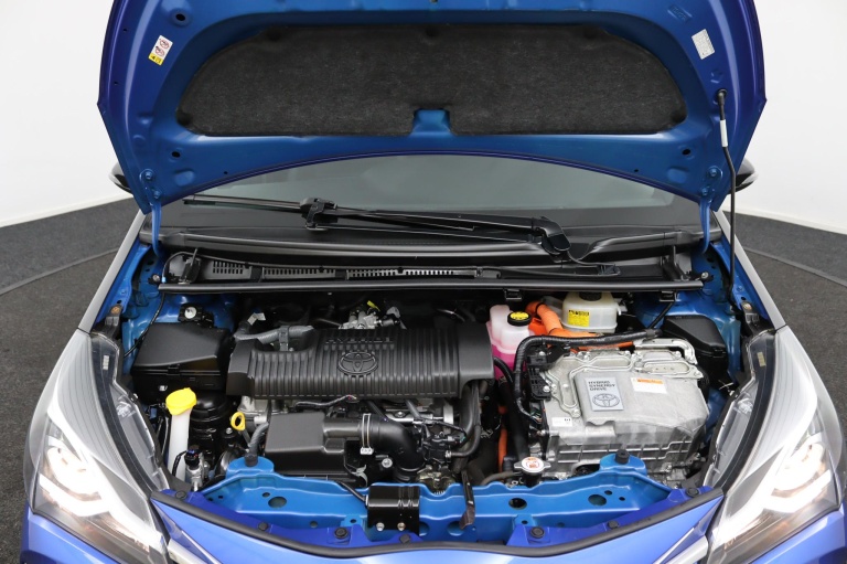 Toyota Yaris - 1.5 Hybrid Bi-Tone 33