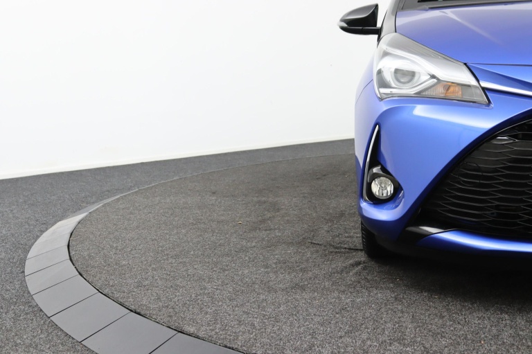 Toyota Yaris - 1.5 Hybrid Bi-Tone 34