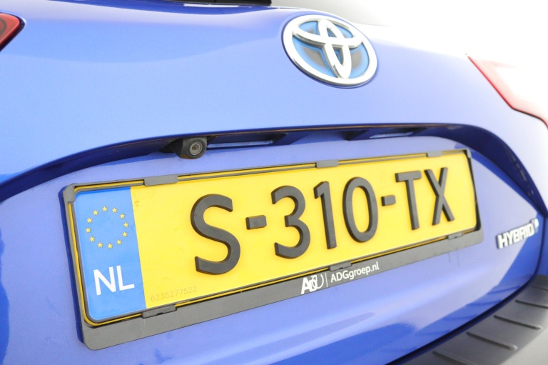 Toyota Yaris - 1.5 Hybrid Bi-Tone 36
