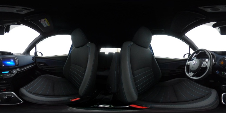 Toyota Yaris - 1.5 Hybrid Bi-Tone 37