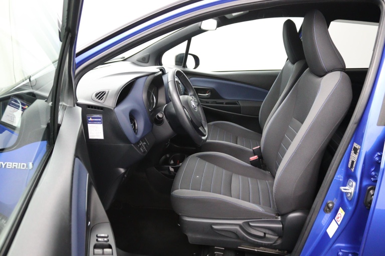 Toyota Yaris - 1.5 Hybrid Bi-Tone 9