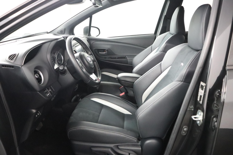 Toyota Yaris - 1.5 Hybrid GR-Sport 16