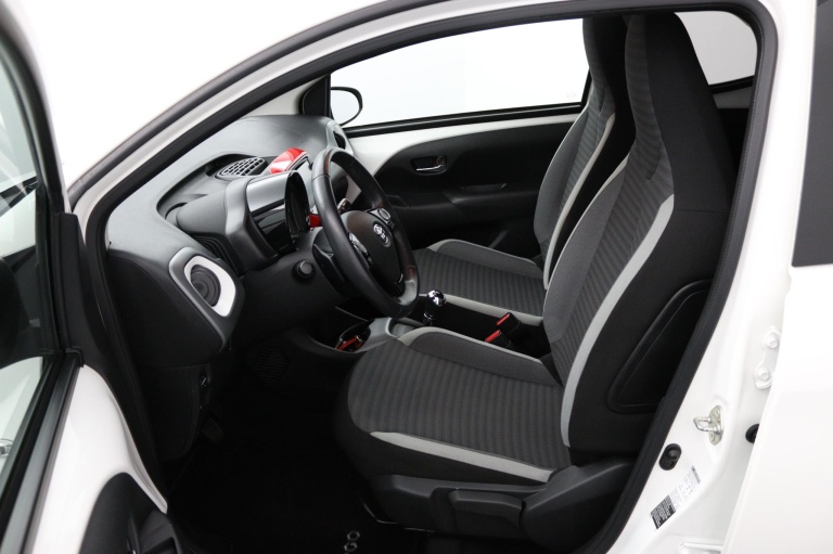 Toyota Aygo - 1.0 VVT-i x-first 17