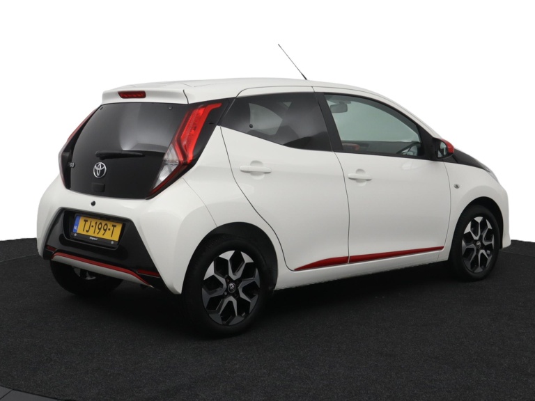 Toyota Aygo - 1.0 VVT-i x-first 2