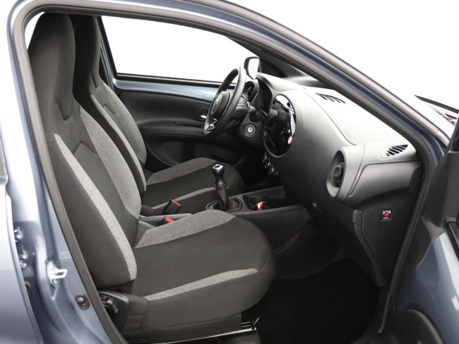 Toyota Aygo X - 1.0 VVT-i MT Play