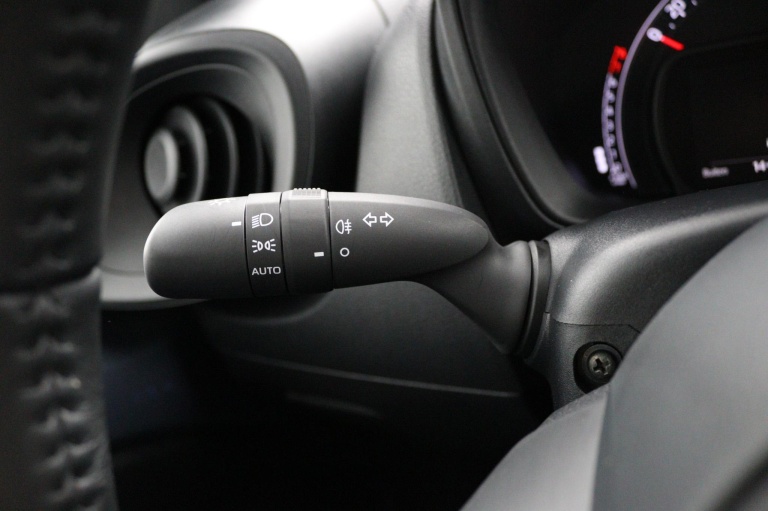 Toyota Aygo X - 1.0 VVT-i MT Play 29