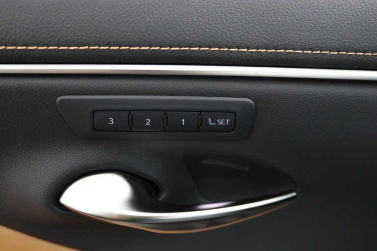 Lexus ES - 300h Executive Line 27