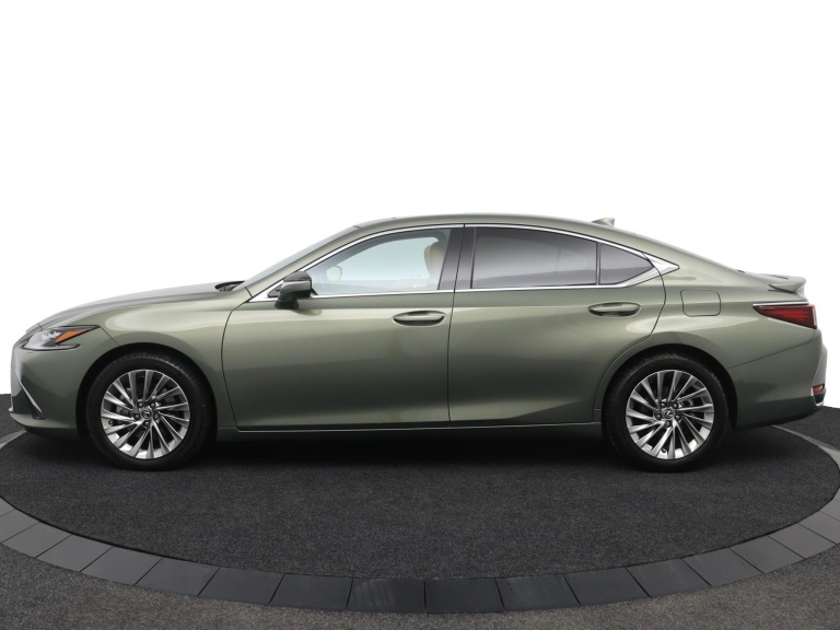 Lexus ES - 300h Executive Line 3