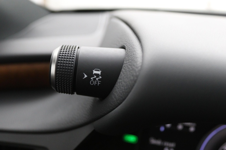 Lexus ES - 300h Executive Line 43