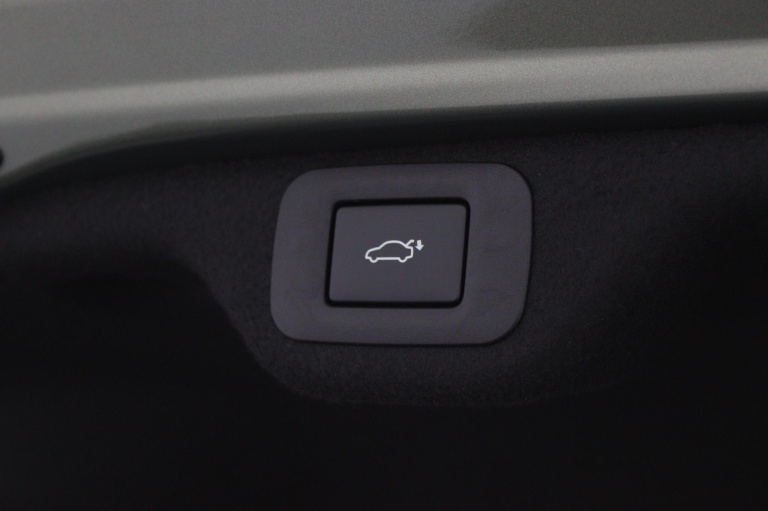 Lexus ES - 300h Executive Line 44