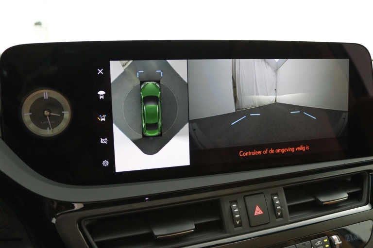 Lexus ES - 300h Executive Line 51