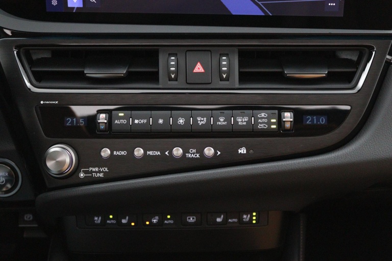 Lexus ES - 300h Executive Line 7