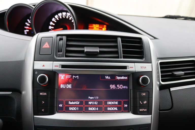 Toyota Verso - 1.8 VVT-i Business Automaat 13