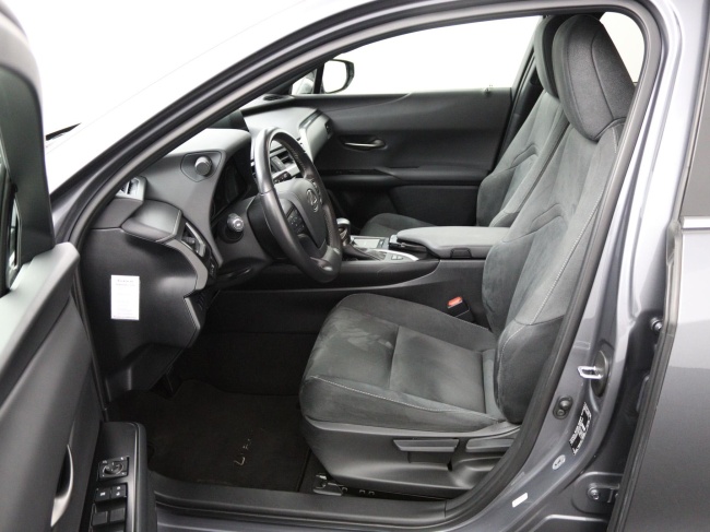 Lexus UX - 250h Preference Line