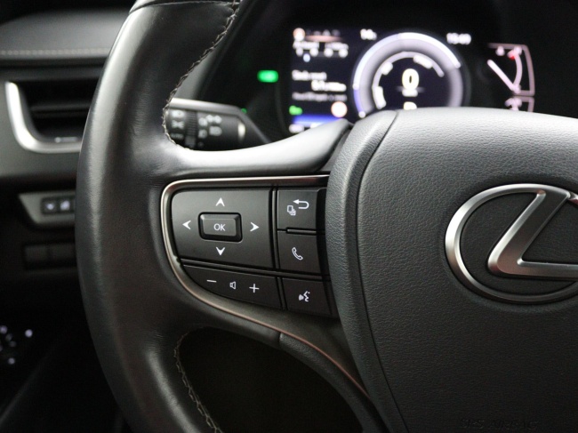 Lexus UX - 250h Preference Line