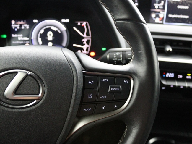 Lexus UX - 250h Preference Line