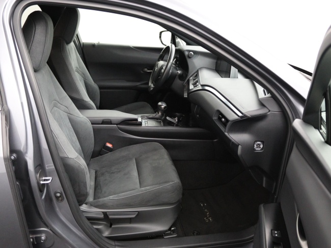 Lexus UX - 250h Preference Line