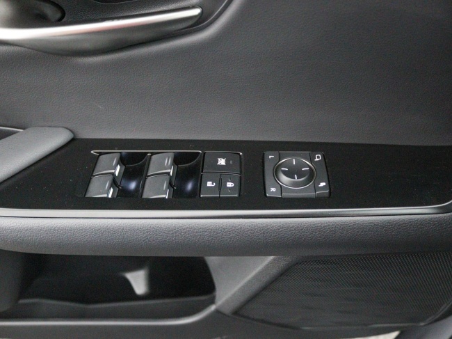 Lexus UX - 250h Preference Line