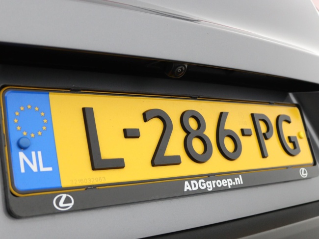 Lexus UX - 250h Preference Line