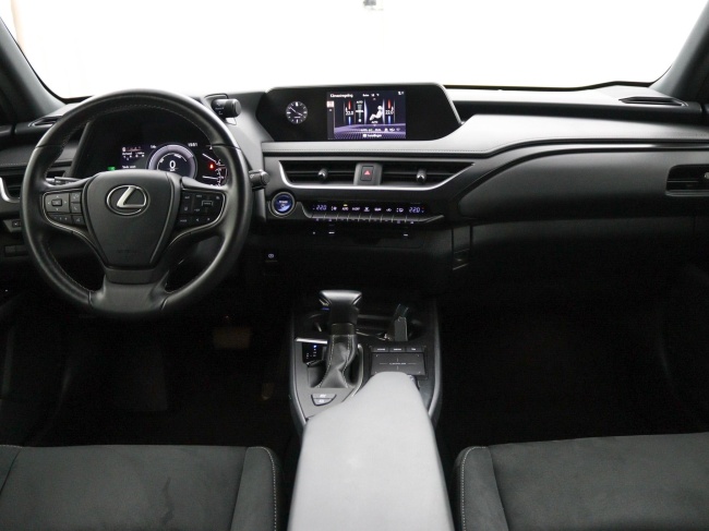 Lexus UX - 250h Preference Line